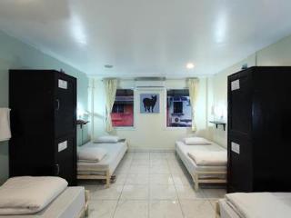 Bodega Phuket Patong (Adults Only) Hostel Екстериор снимка