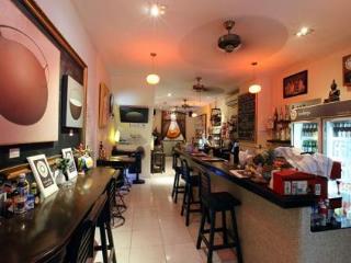 Bodega Phuket Patong (Adults Only) Hostel Екстериор снимка