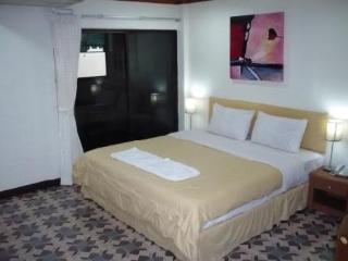 Bodega Phuket Patong (Adults Only) Hostel Екстериор снимка